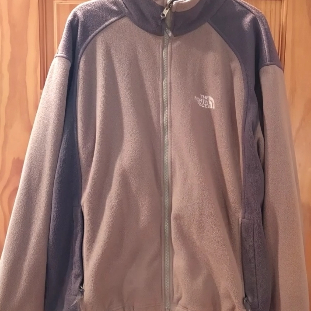 The North Face Fleece Jacket 2 Tone, Charcoal, Gray, Excellent Condition.